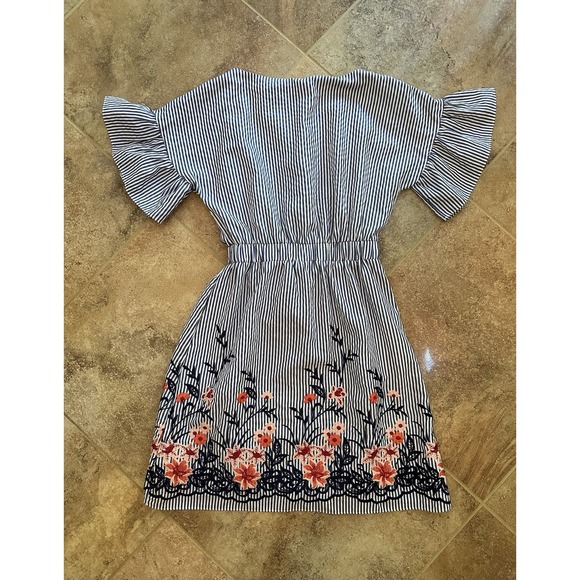 Westport Women's Striped Floral Embroidered Dress Size 6 Gently Used - Picture 4 of 4